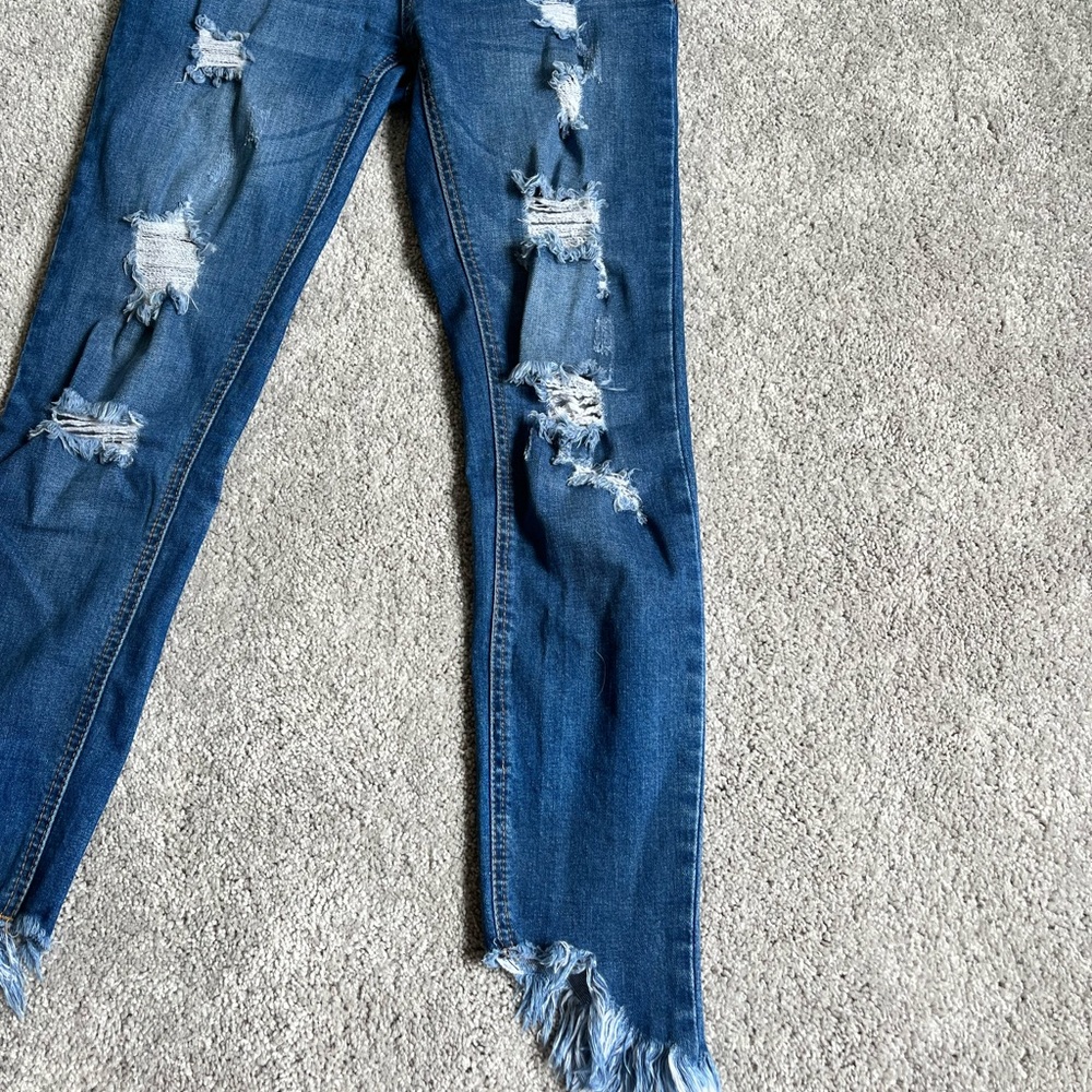 NEW Forever 21 Ripped Jeans - Picture 4 of 4